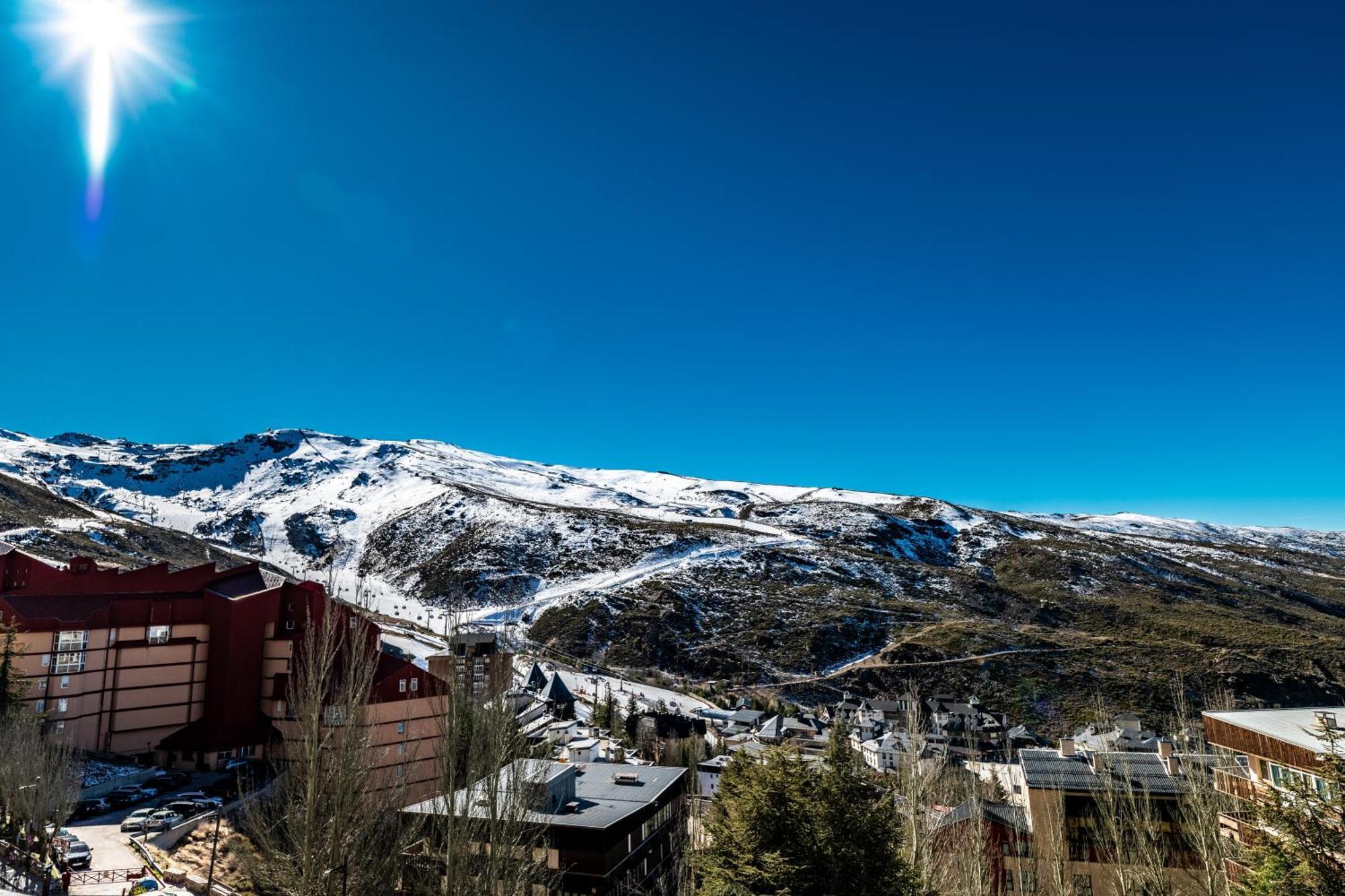 Luxury Refurnished Apartment With Private Parking Close To Ski Slopes سْييرا نيفادا المظهر الخارجي الصورة