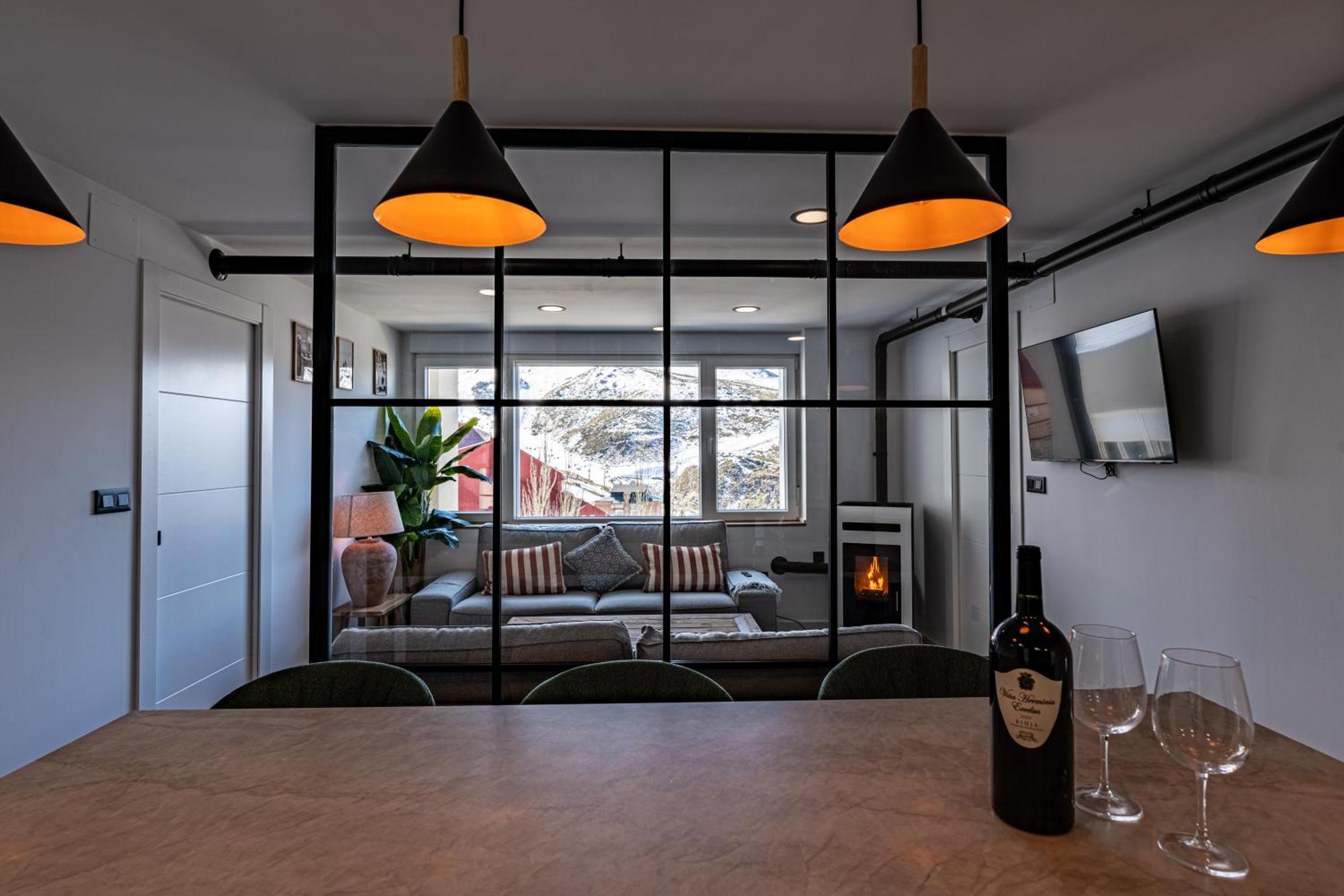Luxury Refurnished Apartment With Private Parking Close To Ski Slopes سْييرا نيفادا المظهر الخارجي الصورة