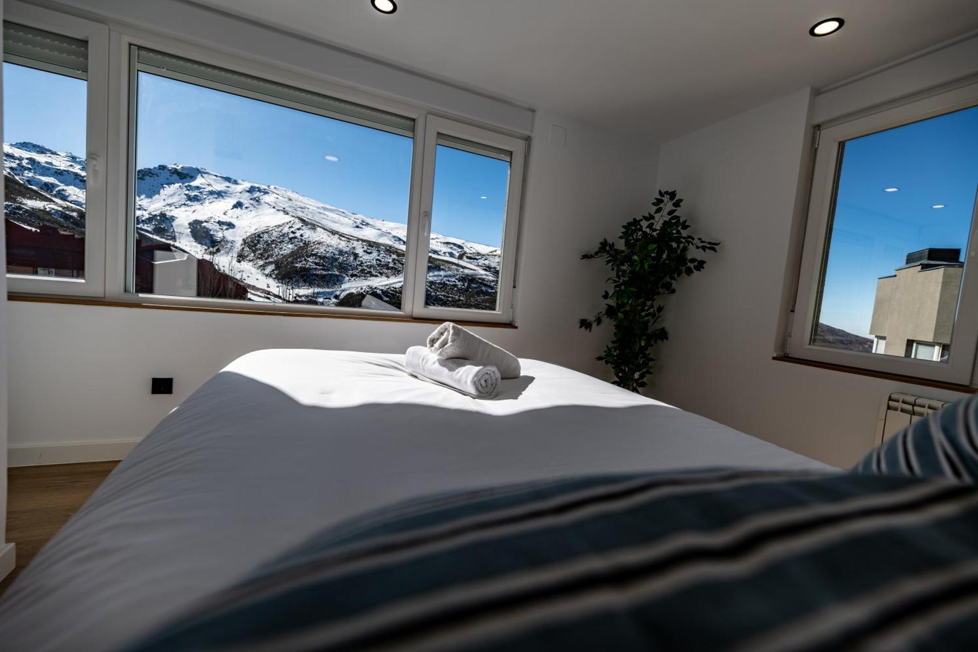 Luxury Refurnished Apartment With Private Parking Close To Ski Slopes سْييرا نيفادا المظهر الخارجي الصورة