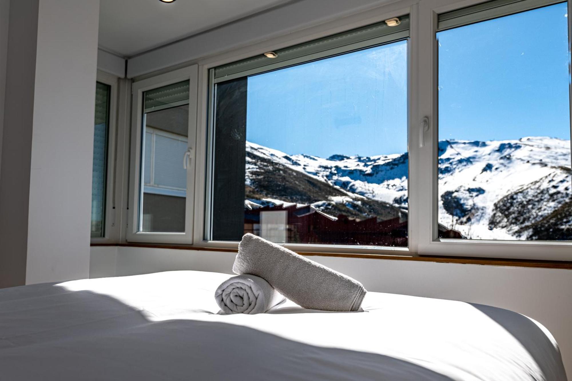 Luxury Refurnished Apartment With Private Parking Close To Ski Slopes سْييرا نيفادا المظهر الخارجي الصورة